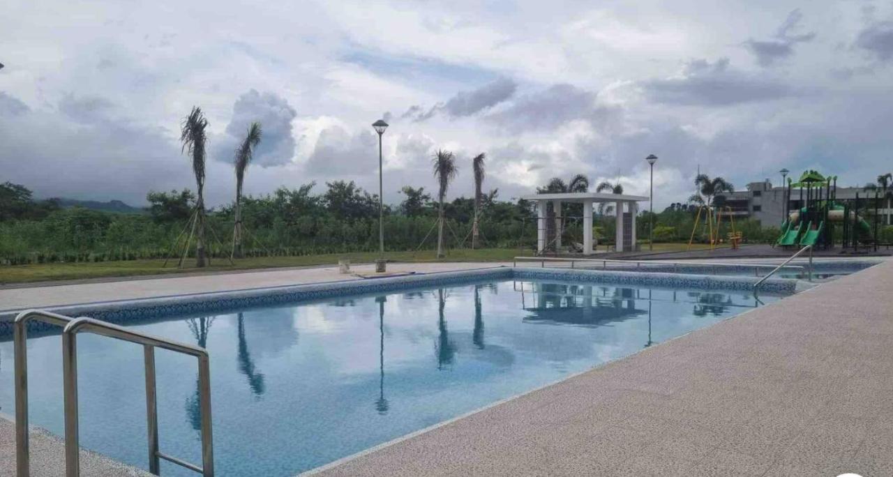 Spacious Luxury Condo W/ Kitchen Beside Hilton Clark D'Heights Angeles Exterior foto